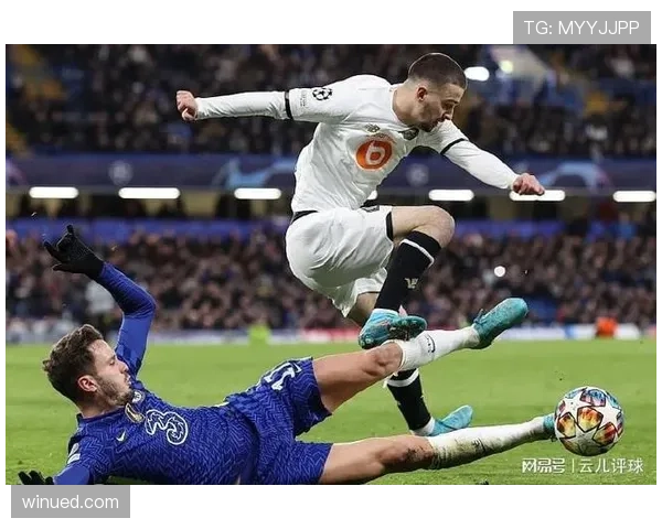 亨利关键战进攻主导力解析：跑位如何撕裂防线并激活锋线